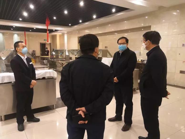 杨金成到beat365官方网集团物业公司检查指导疫情防控工作